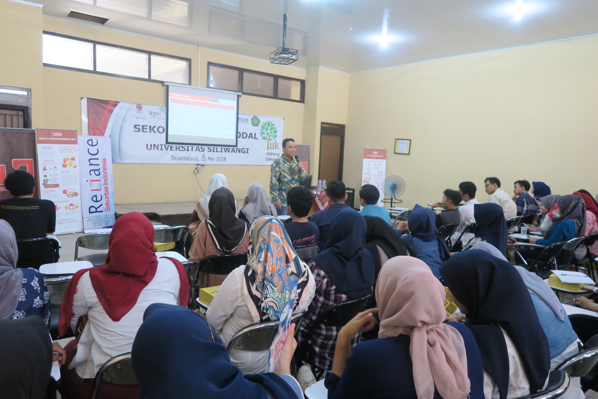 Sosialisasi di Sekolah Pasar Modal Universitas Siliwangi, Tasikmalaya